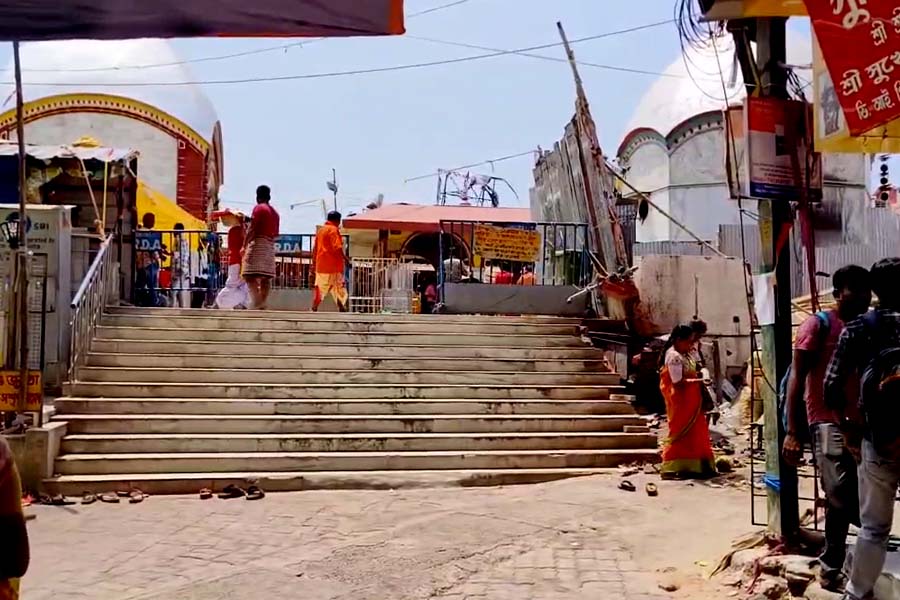 Tarapith Temple witnesses less footfall due to the ongoing heatwave in Birbhum dgtld