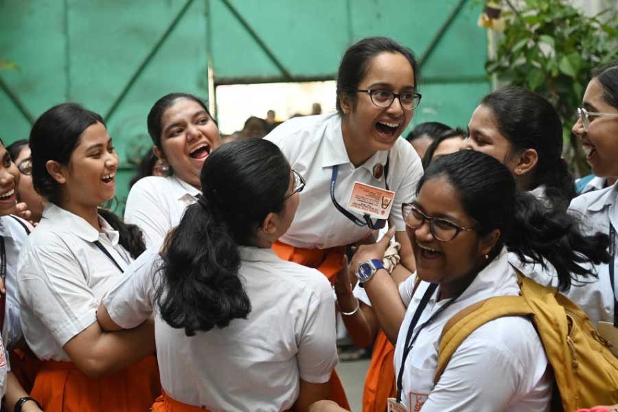 Experts are worried as only one student from Kolkata is in top 10 of Madhyamik result