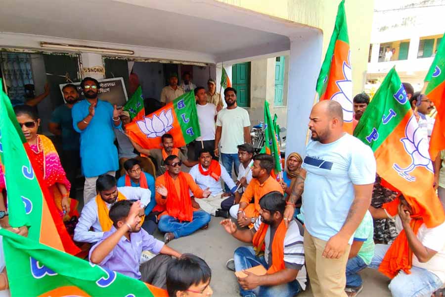 Lok Sabha Election 2024: BJP staged agitation near Bansberia Municipality against Corruption in Awas Yojana and ration