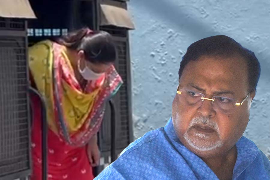 Partha Chatterjee wants to know about an woman who sitting beside him in court dgtl