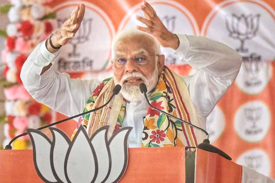 Lok Sabha Election 2024: Narendra Modi speaks about Rabindranth Tagore and attacks ruling party about corruption