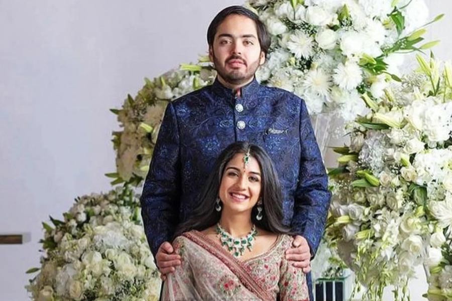 এ বার দক্ষিণ ফ্রান্সে প্রাক্-বিবাহ অনুষ্ঠান হতে পারে অনন্ত এবং রাধিকার। তবে কোনও বিলাসবহুল হোটেলে নয়। এই অনুষ্ঠানের আয়োজন করা হবে একটি জাহাজে।