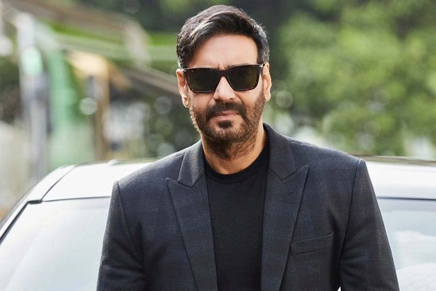 বলিপাড়া সূত্রে খবর, ওয়েব সিরিজ়ের প্রতি পর্বে অভিনয় করে প্রায় ২১ কোটি টাকা পারিশ্রমিক পেয়েছেন অজয়।