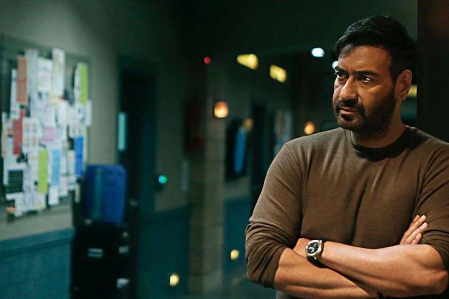 বলিপাড়া সূত্রে খবর, ছ’টি পর্বের ওয়েব সিরিজ়ে অভিনয় করে মোট ১২৫ কোটি টাকা পারিশ্রমিক পান অজয়।