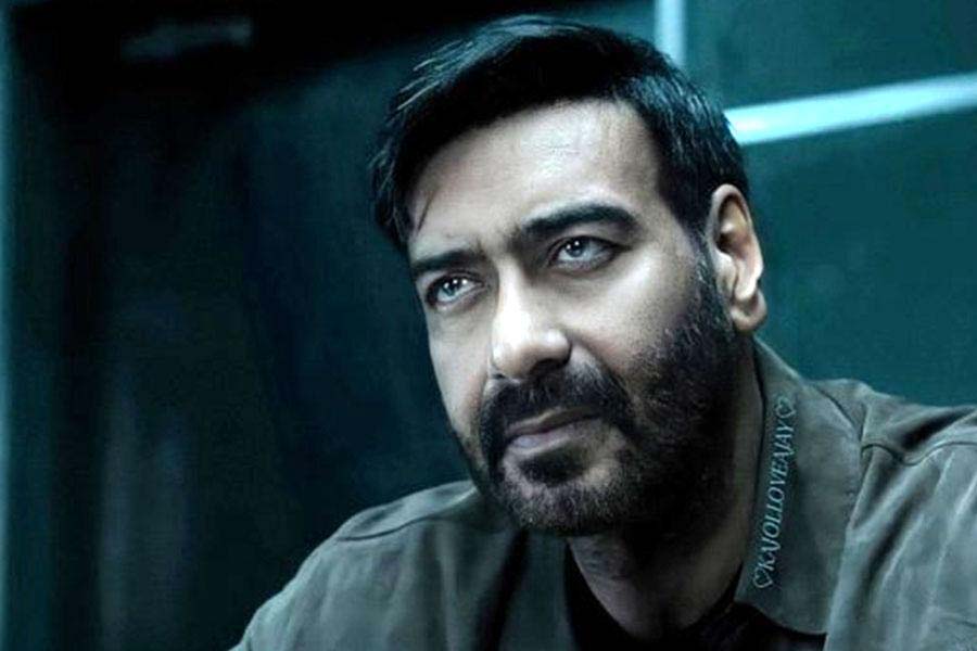 ‘লুথর’ নামের একটি বিদেশি ভাষার ওয়েব সিরিজ়ের চিত্রনাট্যের উপর ভিত্তি করে ‘রুদ্র: দ্য এজ অফ ডার্কনেস’ নির্মাণ করা হয়েছে। অজয়ের পাশাপাশি এই সিরিজ়ে অভিনয় করেছেন রাশি খন্না, অতুল কুলকার্নি, এষা দেওলের মতো বলি তারকারা।