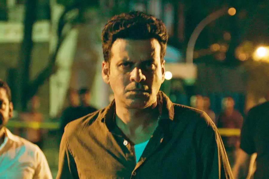 বলিপাড়া সূত্রে খবর, মোট ১৯টি পর্বের ‘দ্য ফ্যামিলি ম্যান’ সিরিজ়ে অভিনয় করে প্রতি পর্বে ১০ কোটি টাকা পারিশ্রমিক পেয়েছেন মনোজ।