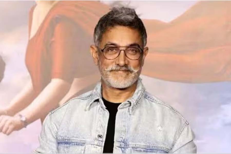 বলিউডের ‘পারফেকশনিস্ট’ আমির খান। সমাজমাধ্যম ব্যবহার করলেও ২০২১ সালে মার্চ মাসে অভিনেতার ৫৬তম জন্মদিনে সমাজমাধ্যম থেকে দূরে থাকার সিদ্ধান্ত নেন তিনি।