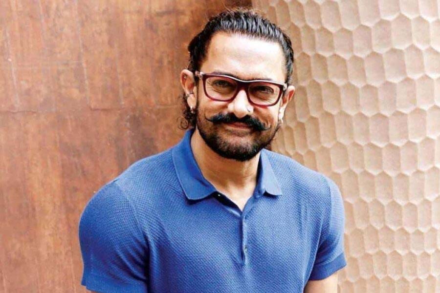 আমির লিখেছিলেন, ‘‘তবে আমার বিষয়ে, আমার ছবির প্রসঙ্গে আপনারা সকলেই জানতে পাবেন। আগে যেমন আমাদের যোগাযোগ ছিল, তেমনই থাকবে। আমার প্রযোজনা সংস্থার নিজস্ব একটি অ্যাকাউন্ট রয়েছে। আমার ছবি নিয়ে, আমাকে নিয়ে যাবতীয় তথ্য সেই অ্যাকাউন্ট থেকেই জানতে পারবেন।’’