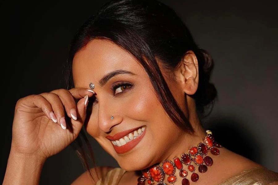 ২০১৯ সালে দেওয়া একটি সাক্ষাৎকারে রানি জানিয়েছিলেন, তিনি সমাজমাধ্যমে নেই বলে তাঁর কাছের মানুষেরাই কখনও কখনও তাঁর উপর বিরক্ত হয়ে যান। রানি বলেছিলেন, ‘‘আমি ডাইনোসর যুগে থাকতে পছন্দ করি। আমার ফোনে সমাজমাধ্যমের কোনও অ্যাপ নেই। কাছের মানুষেরা আমায় একটি মেসেজ পাঠাতে গেলে তাঁদের টাকা খরচ হয়। কখনও কখনও আমার উপর বিরক্ত হয়ে যান তাঁরা। কিন্তু আমি এ ভাবে থাকতেই ভালবাসি।’’