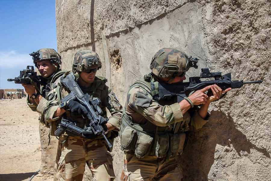 শুধুমাত্র নিয়ামেতে নয়, সারা বিশ্বে মোট ৮০টি দেশে ৭৫০টির বেশি ঘাঁটি রয়েছে আমেরিকার। শুধুমাত্র জাপানেই ১২০টির বেশি ঘাঁটি রয়েছে তাদের। সেখানে ৫৩ হাজারের বেশি আমেরিকার সৈন্য রয়েছে।