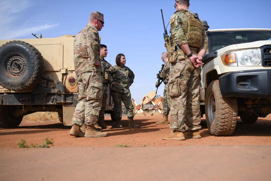 শুধুমাত্র জাপানেই নয়, জার্মানি, দক্ষিণ কোরিয়া, ব্রিটেন, পর্তুগাল, বেলজিয়াম, পানামা, সৌদি আরব, অস্ট্রেলিয়া, ইটালি, নরওয়ে এবং কিউবার মতো দেশেও ঘাঁটি রয়েছে আমেরিকার। এই দেশগুলির কোথাও ৫০০-র কম সৈন্য নেই তাদের। সব মিলিয়ে ৮০টি দেশে পৌনে দু’লক্ষ সেনা রয়েছে আমেরিকার।