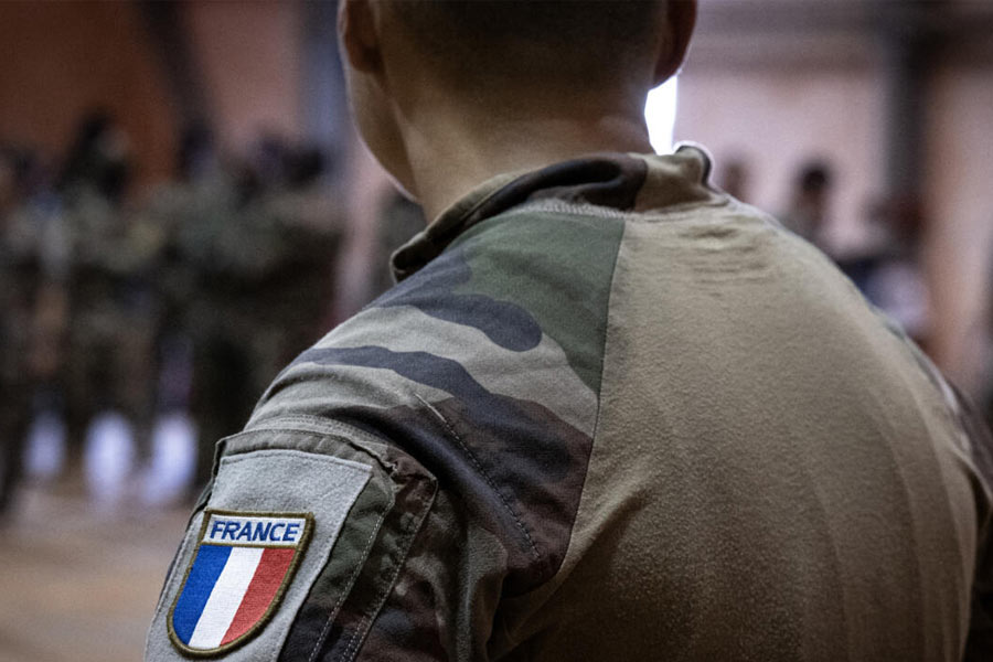 ১৯০৫ সালে নাইজারকে সেনার শাসনের আওতায় নিয়ে আসে ফ্রান্স। ১৯২২ সালে সেখানে উপনিবেশ তৈরি করে ফরাসিরা।