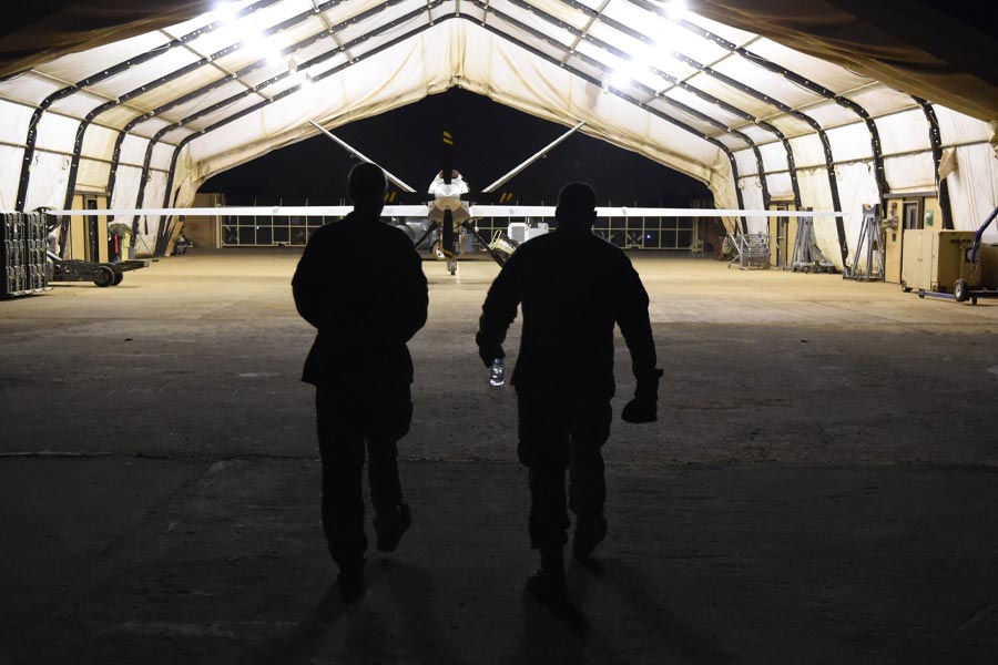 দ্বিতীয় বিশ্বযুদ্ধ শেষ হওয়ার পর নাইজার স্বাধীন হতে চাইলে ফ্রান্স তাদের প্রতিশ্রুতি দেয় যে, ফরাসি ক্যাবিনেটে নাইজারের তরফে প্রতিনিধি পাঠানো হবে। কিন্তু এই ব্যবস্থা নাইজারের কয়েক জন বিত্তশালীর মধ্যেই সীমাবদ্ধ ছিল।