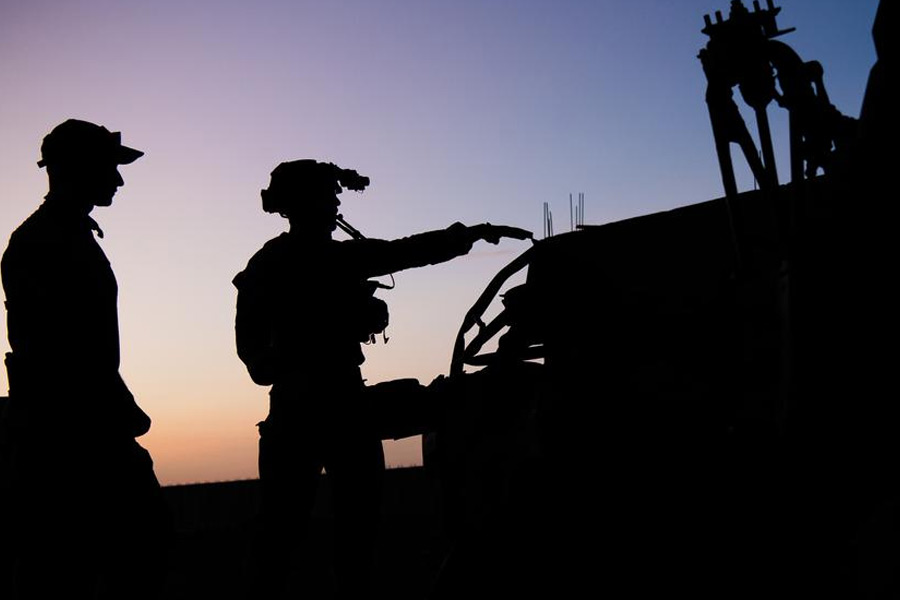 ১৯৬৮ সালে খরা, অর্থাভাব এবং খাবারের অভাবে নাইজারের বাসিন্দারা মৃত্যুর সম্মুখীনও হন। ১৯৭৪ সালে নাইজার আবার সেনার শাসনে চলে যায়।