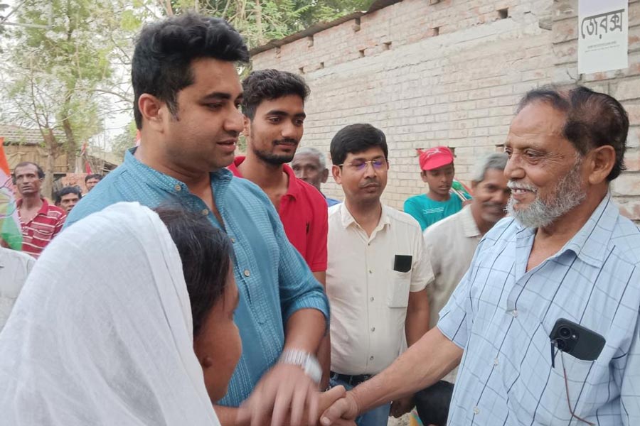 ভগবানগোলায় প্রচারে সিপিএম নেতা শতরুপ ঘোষ।