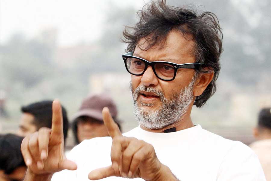 ‘রং দে বসন্তি’ এব‌ং ‘ভাগ মিলখা ভাগ’-এর মতো জনপ্রিয় ছবি রয়েছে রাকেশ ওমপ্রকাশ মেহরার কেরিয়ারের ঝুলিতে। বলিপাড়ার অন্যতম খ্যাতনামী পরিচালক এব‌ং প্রযোজক হিসাবে পরিচিতি গড়ে তুলেছেন তিনি। কিন্তু হিন্দি ফিল্মজগতে আসার আগে অন্য পেশায় ছিলেন রাকেশ।