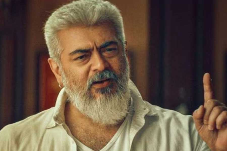 কানাঘুষো শোনা যায়, অভিনয়ে নামার আগে শাড়ি, জামাকাপড় বিক্রি করতেন অজিত। তাঁর বন্ধুর কাপড়ের ব্যবসা ছিল। সেখানেই কাজ করতেন তিনি। পরে সেই সংস্থার ‘সেল্‌স’ শাখায় কাজ করেন অভিনেতা।