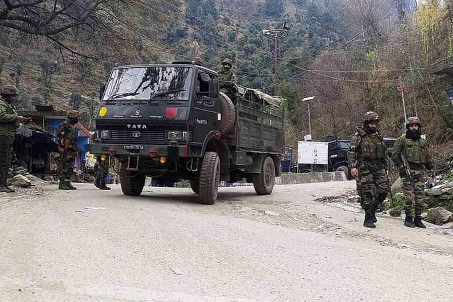 Army foils terrorists infiltration bid in Battal sector, one soldier injured