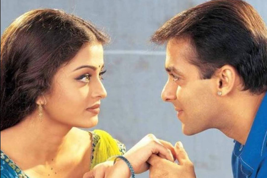 ‘হম দিল দে চুকে সনম’ ছবিতে তিন তিনটি মুখ্য চরিত্র নির্মাণ করেন সঞ্জয়। প্রথম অভিনেতা হিসাবে সলমনকে প্রস্তাব দেন তিনি। সলমন সেই প্রস্তাবে রাজিও হন। কিন্তু বাকি দুই চরিত্রের জন্য সঞ্জয় যে বলি তারকাদের পছন্দ করেছিলেন, তাঁরা কেউ রাজি হননি।