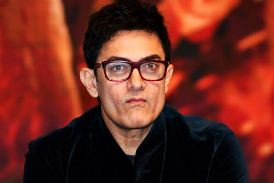 কানাঘুষো শোনা যায়, ‘হম দিল দে চুকে সনম’ ছবিতে সলমনের সহ-অভিনেতা হিসাবে সঞ্জয়ের প্রথম পছন্দ ছিলেন আমির খান। আমির সেই প্রস্তাব খারিজ করলে শাহরুখ খানের কাছে গিয়েছিলেন সঞ্জয়। কিন্তু তিনিও কোনও কারণে পরিচালকের প্রস্তাব ফিরিয়ে দেন।