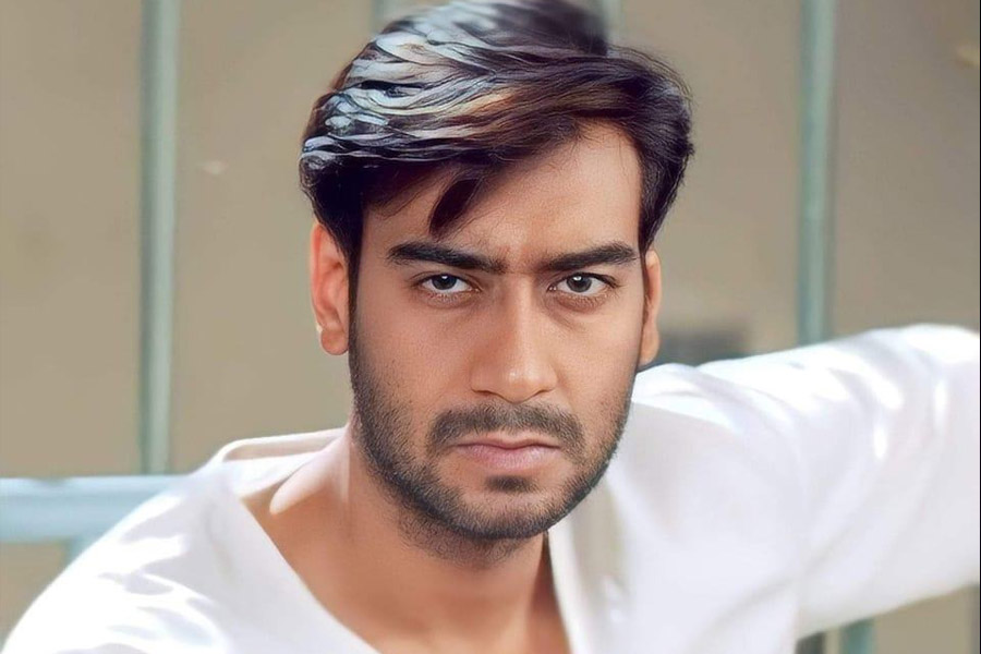 পর পর চার জন অভিনেতার কাছ থেকে ফিরে আসার পর শেষমেশ অজয় দেবগনের কাছে যান সঞ্জয়। ‘হম দিল দে চুকে সনম’ ছবিতে বলরাজের চরিত্রে অভিনয় করতে রাজি হন অজয়।