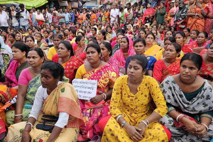 Women supporters of TMC march in Sandeshkhal after Sting Operation Video came out dgtld
