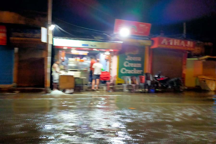 জলমগ্ন বিটি রোড।