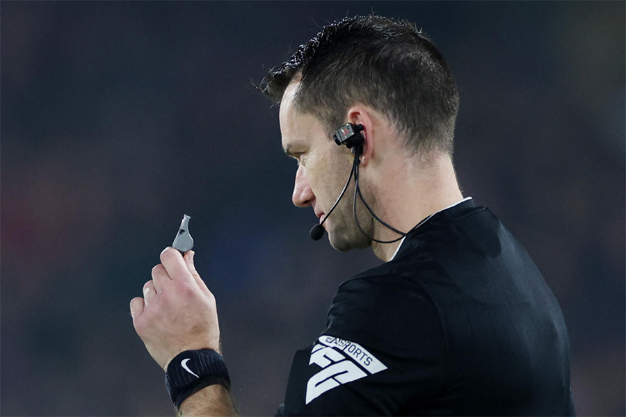 Referee was seen wearing camera in Crystal Palace vs Manchester United EPL match