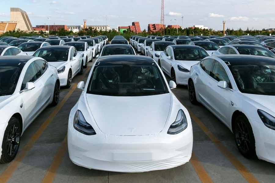 চিনে টেসলার যে গাড়িগুলি চলে, সেগুলিতেও এই প্রযুক্তি যোগ করার প্রস্তাব ইলন দিয়েছিলেন চিনের প্রিমিয়ার লি ছিয়াংকে। কিন্তু তাতে চিনের তরফে আপত্তি জানানো হয়।