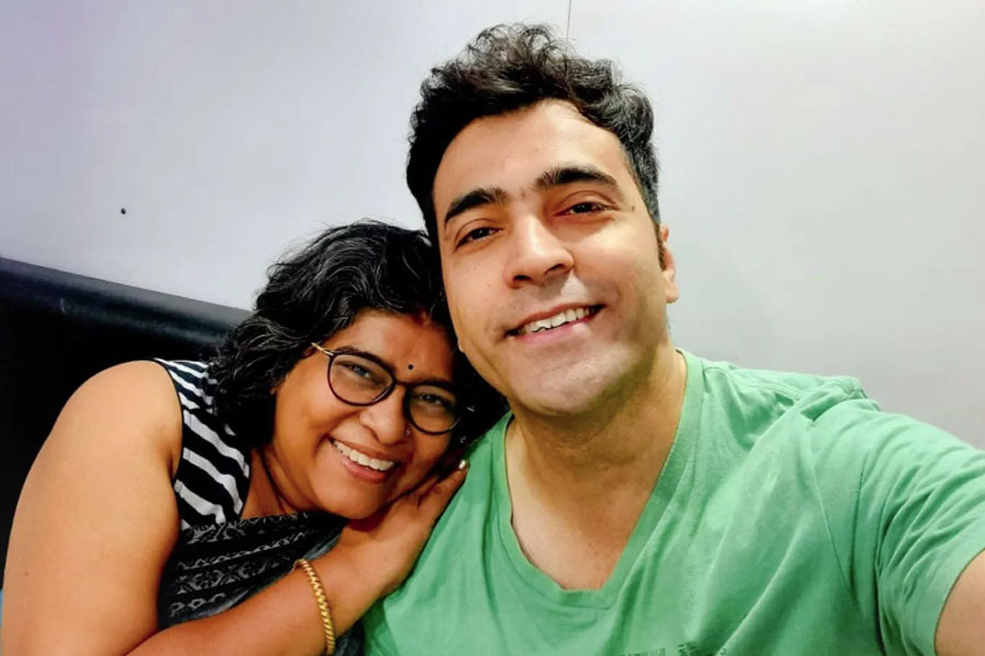 Actor Abir Chatterjee gives a shoutout to Eta Amader Golpo directed by Manasi Sinha