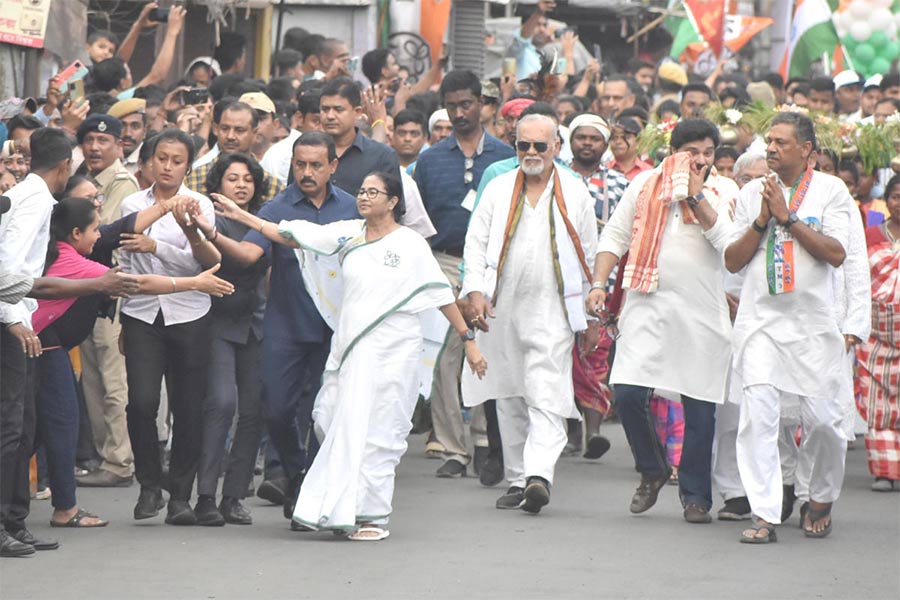 A huge crowd was seen during the road show of Mamata Banerjee