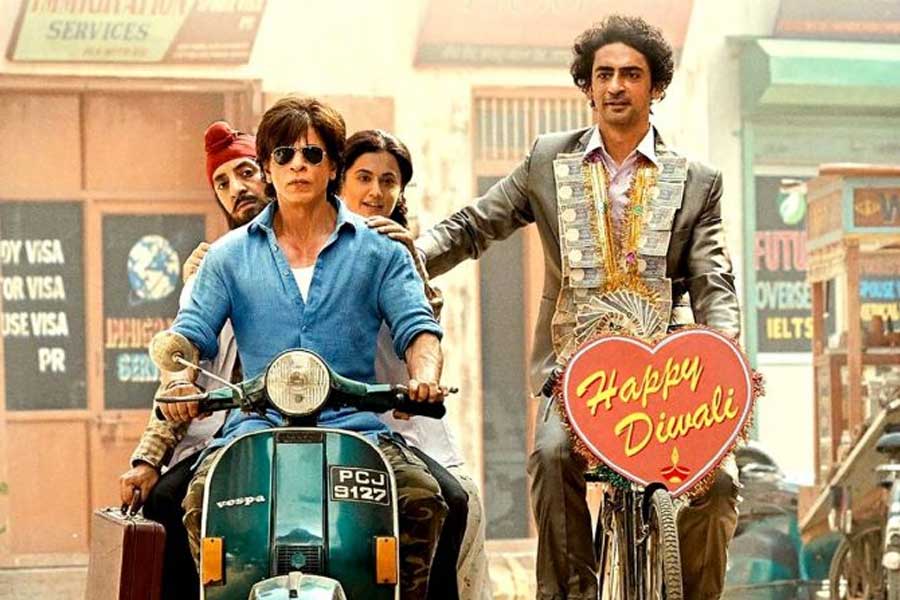 ২০২৩ সালের ডিসেম্বর মাসে রাজকুমার হিরানির পরিচালনায় মুক্তি পায় ‘ডাঙ্কি’। শাহরুখ খান এবং তাপসী পান্নু এই ছবিতে মুখ্যচরিত্রে অভিনয় করেন। কিন্তু এই দুই তারকার পাশাপাশি সকলে প্রশংসায় পঞ্চমুখ হন অন্য এক বলি অভিনেতাকে নিয়ে।