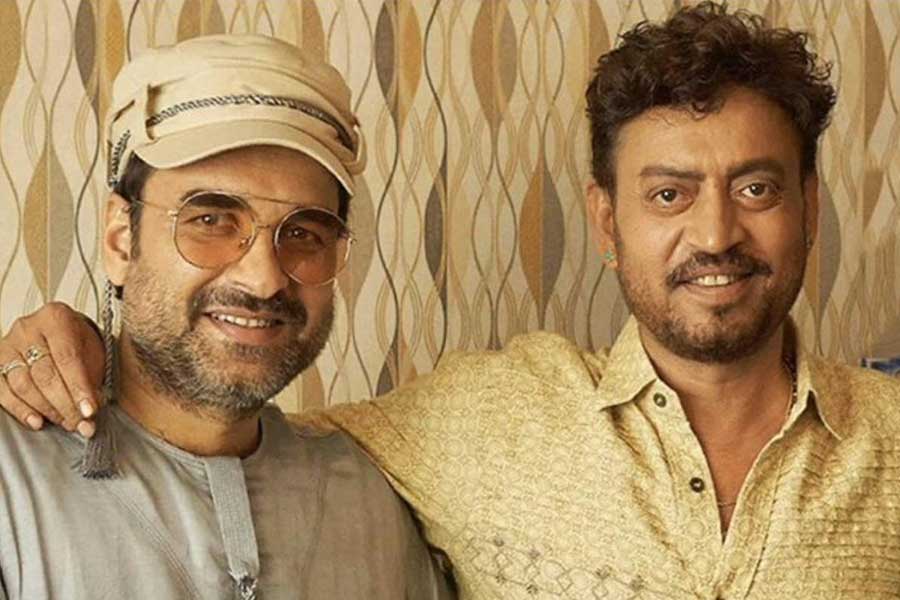 ২০২০ সালে প্রেক্ষাগৃহে মুক্তি পায় ‘আংরেজি মিডিয়াম’। এই ছবিতে মুখ্যচরিত্রে অভিনয় করতে দেখা যায় ইরফান খান এবং রাধিকা মদনকে। তবে এই দুই তারকার পাশাপাশি বড় পর্দায় নজর কাড়েন পঙ্কজ ত্রিপাঠি।