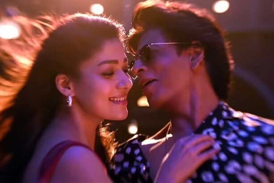 দক্ষিণী ফিল্মজগতের ছবিনির্মাতা অ্যাটলি কুমারের পরিচালনায় প্রেক্ষাগৃহে ২০২৩ সালে মুক্তি পায় ‘জওয়ান’। শাহরুখ খান এবং দক্ষিণী তারকা নয়নতারা, বিজয় সেতুপতি এই ছবিতে মুখ্যচরিত্রে অভিনয় করেন।