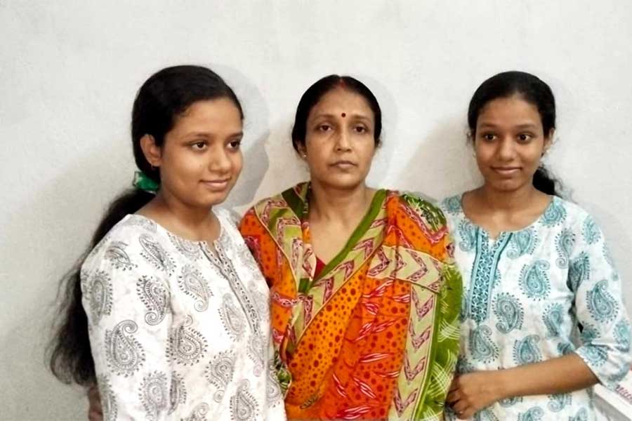 HS Exam 2024: Sneha Ghosh and Soha Ghosh, Twin sisters from Chandannagar secured their name in merit list of the exam