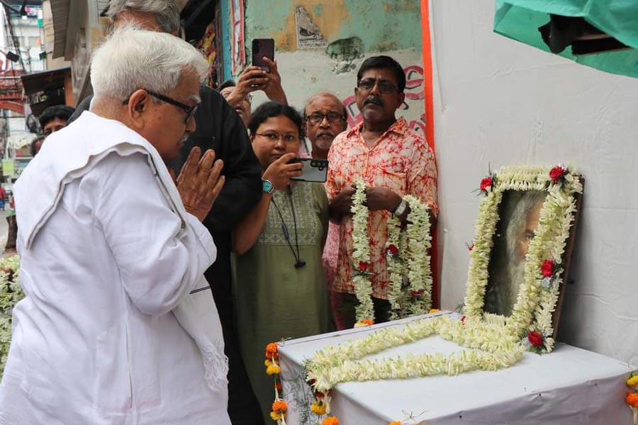 জোড়াসাঁকো ঠাকুরবাড়িতে রবীন্দ্র - স্মরণে বিমান বসু, সূর্যকান্ত মিশ্র ও বামফ্রন্ট নেতারা।