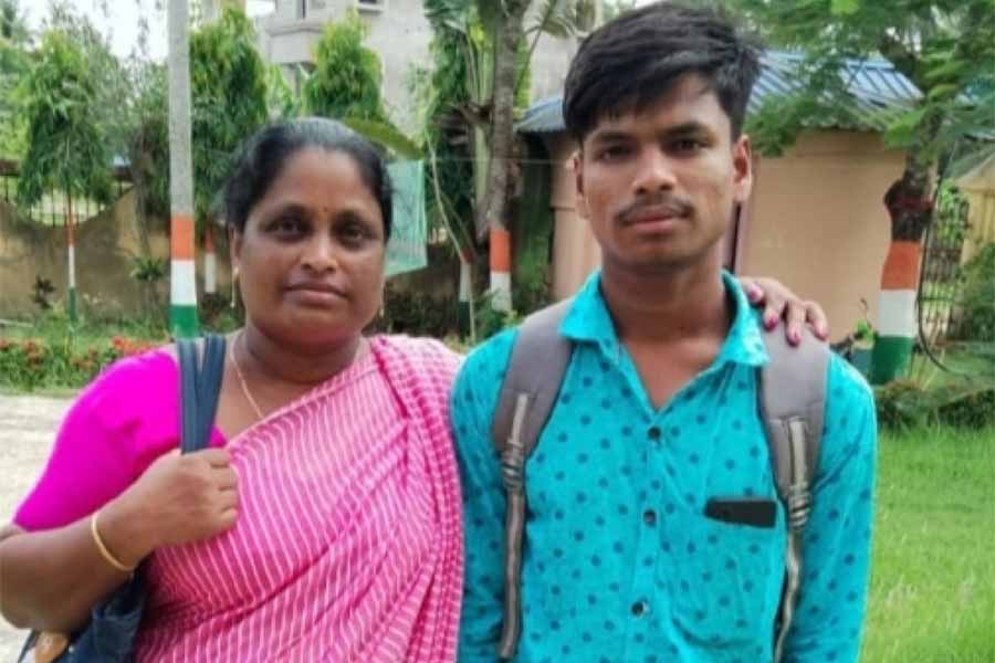 Higher Secondary exam 2024: Vilash Naiya of Krishnachandrapur High School fought all odds and was successful in the exam