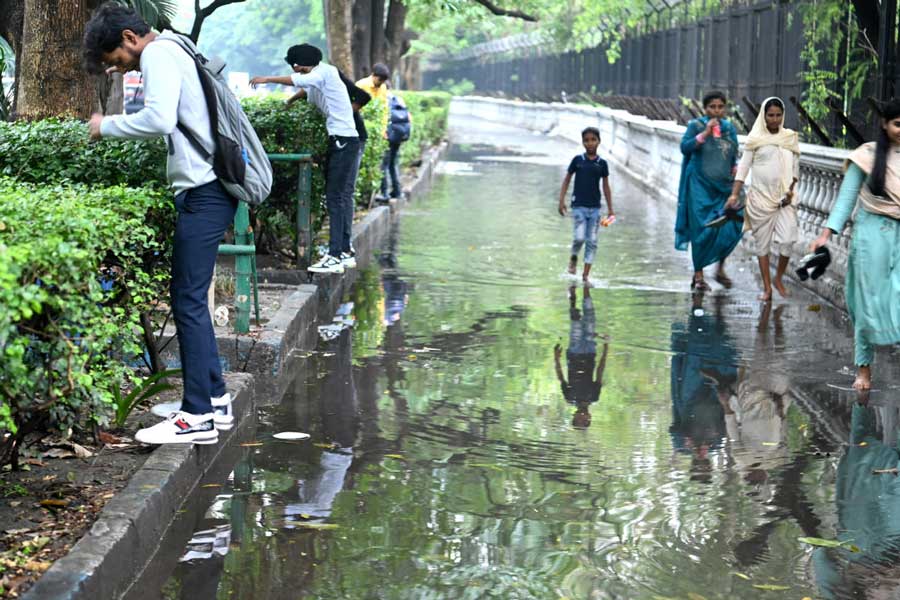 A number of roads in the city were waterlogged by several rounds of rain from Thursday afternoon to evening