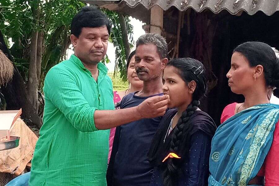 Jyotsna Kisku from Bankura topped the West Bengal higher secondary board exam for Santhali language in 2024 dgtl