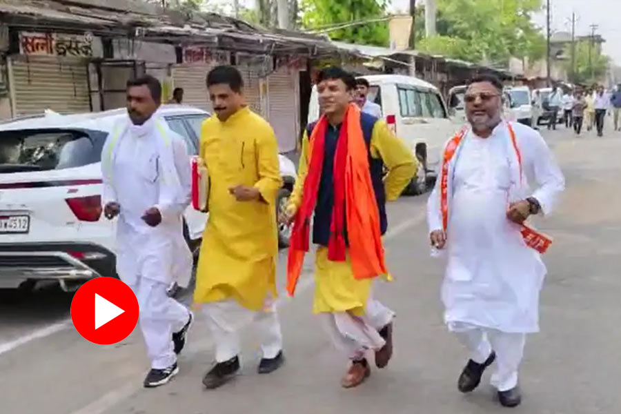 Time running out, UP BJP candidate filed nomination after running 100 metres dgtl