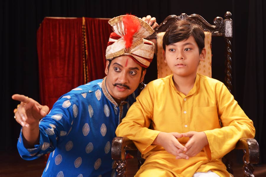 Review of Bengali film Nayan Rahashya directed by Sandip Roy