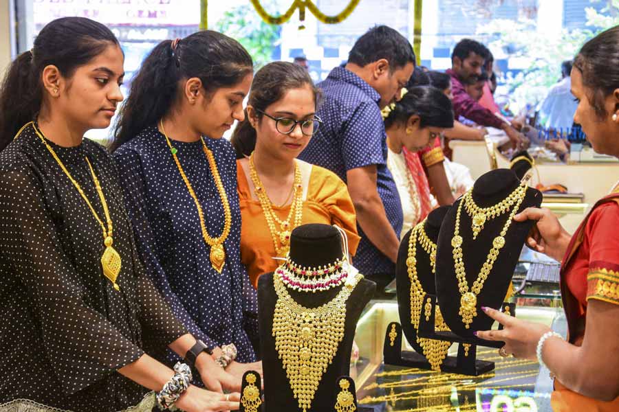 Gold price rose 1300 rupees on the day of Akshaya Tritiya