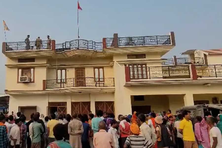 Uttar Pradesh man killed his mother and wife, throws children from roof, then kills himself