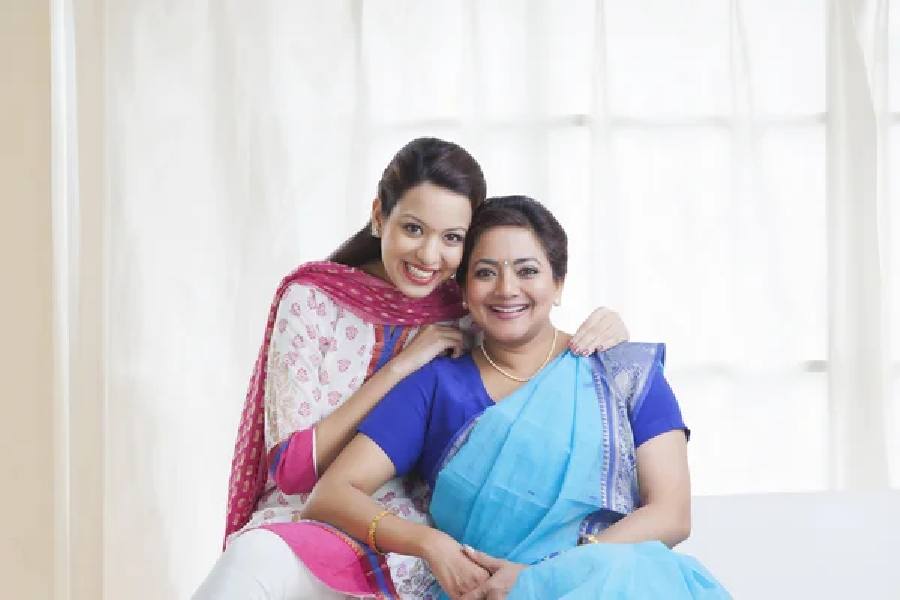 আগলে রাখুন মাকে।