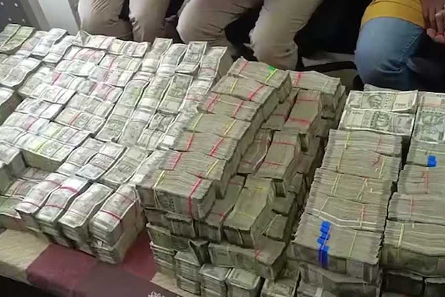 Crores of Money Seized | Crores of money recovered from a car that met ...