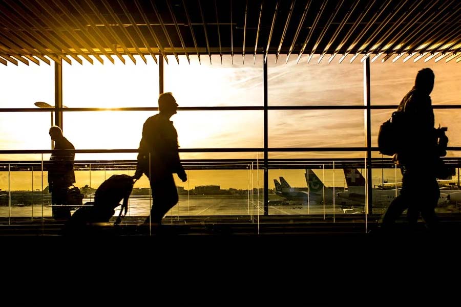 ভারত থেকে কর্মসূত্রে যাঁরা বিদেশে যান এবং সেখানে অস্থায়ী ভাবে থাকতে শুরু করেন, তাঁরাই পরিযায়ী শ্রমিক। তাঁদের হাত ধরে দেশে আসে বিদেশি মুদ্রা। উন্নত হয় দেশের অর্থনীতি।