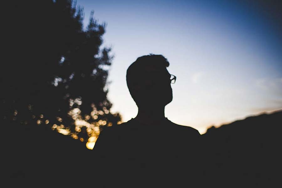 যে সমস্ত ভারতীয় কর্মসূত্রে বিদেশে গিয়েছেন এবং বছরের পর বছর ধরে ভারতের নাগরিক হিসাবেই বিদেশ থেকে অর্থ উপার্জন করছেন, দেশে তাঁদের প্রেরিত অর্থকে বলা হয় ‘রেমিট্যান্স’। এর মাধ্যমে দেশের অর্থনীতি সমৃদ্ধ হয়।