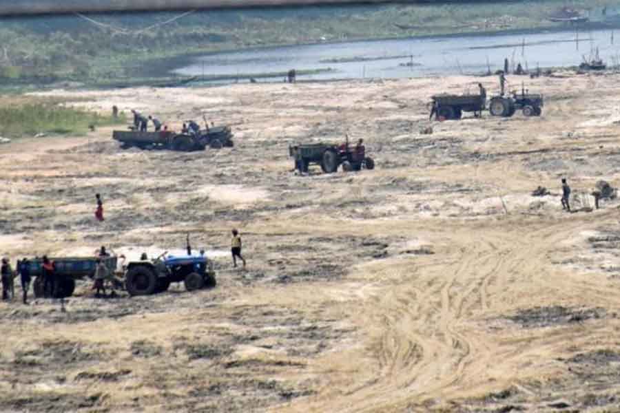 Officials of Land and Land Reform Department faced obstruction from Sand Smugglers of South Dinajpur