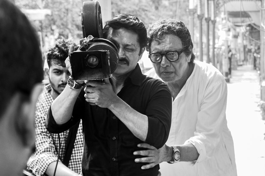 Review of Bengali film Chalchitra Ekhon directed by Anjan Dutta