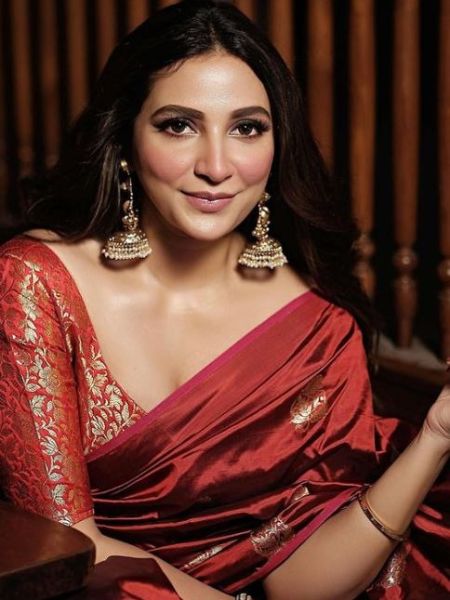 how to dress like Bengali Actress Shubhashree Ganguly's  traditional outfit dgtl